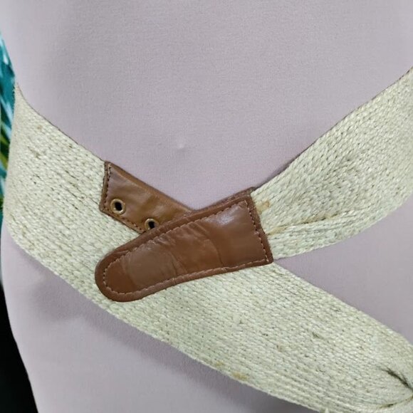 Woven Straw Elastic Belt With Brown Leather Accents - Picture 4 of 10
